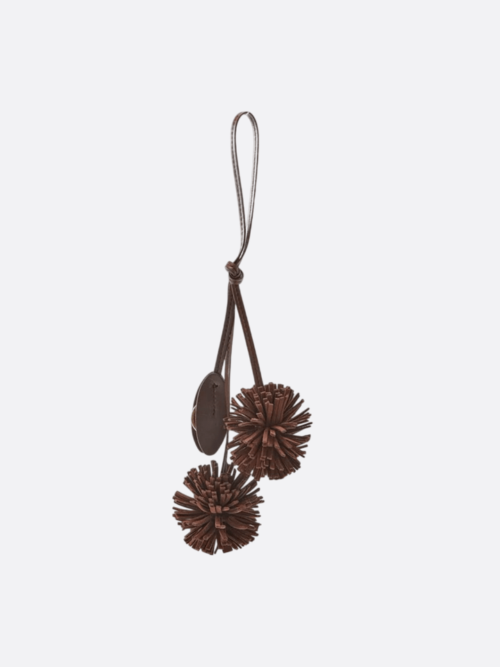 Bijou de sac pompon cuir marron foncé